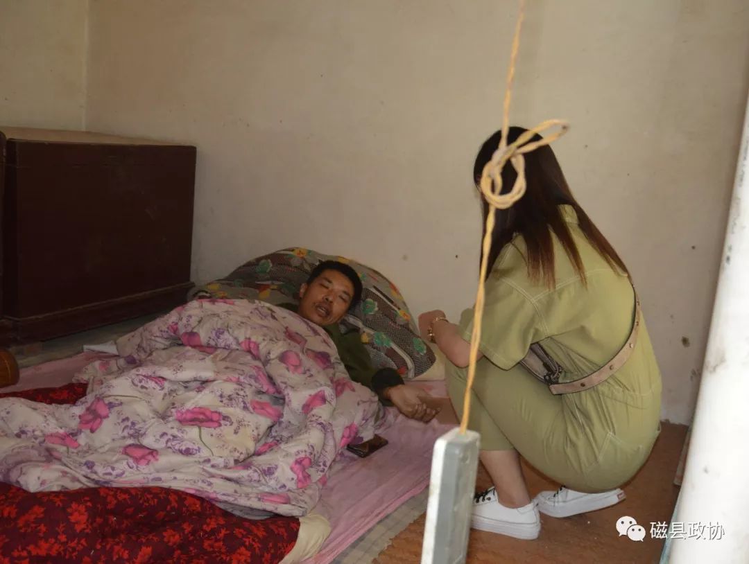 女童独自面对腐尸，一场无法言说的悲剧