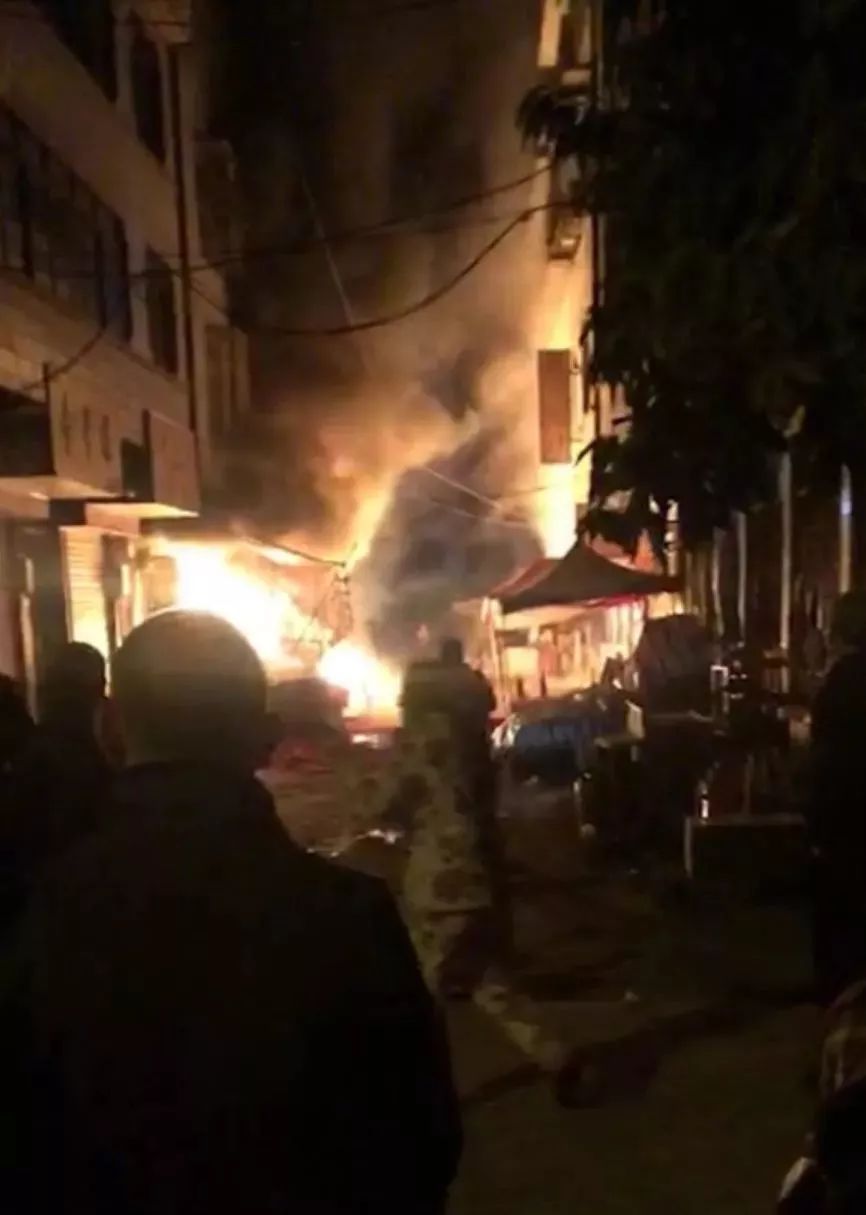 广西一鞭炮仓库遭遇落石砸中引发爆炸，事故深度解析