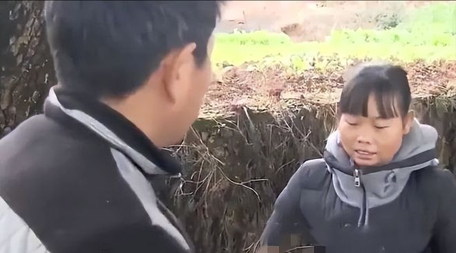 男子捡到一个流浪女孩，一份温暖的相遇与责任担当