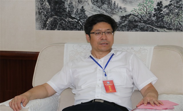 闫桂新简历，探寻辉煌人生轨迹