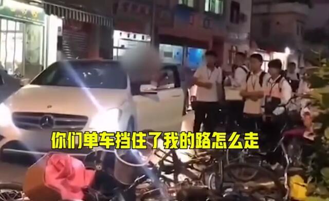 女子推倒一排自行车撒气事件，反思与启示