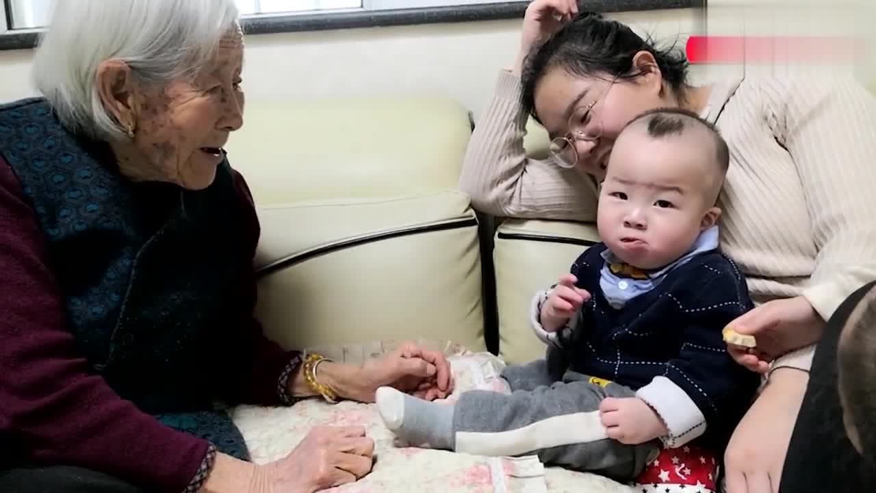 时代错位下的特殊亲情，儿子年龄比孙子还小
