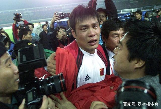国足丢球范志毅无奈苦笑视频——国足的荣辱与反思