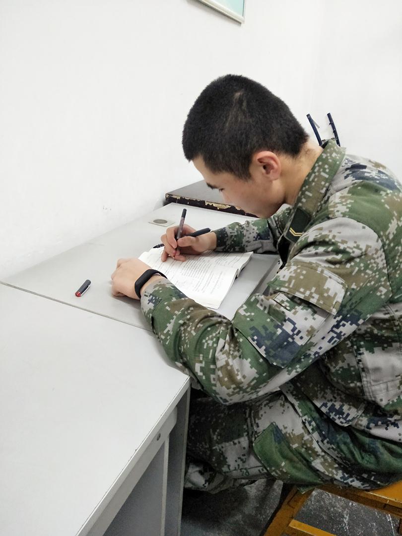 连续4场首个冲出考场的男生这次输了
