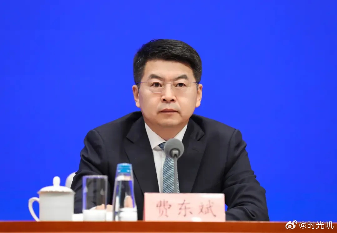 铁路局长费东斌被查，腐败的警钟再次敲响