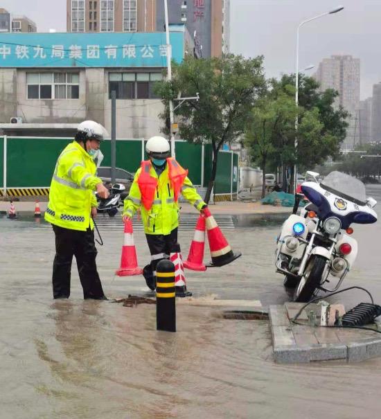 郑州暴雨1小时下了87.5毫米郑州暴雨背后的故事，一场暴雨，一场考验