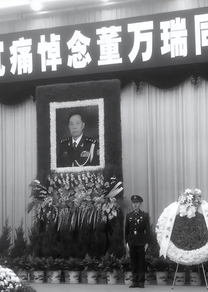 子弟兵的背永远是最坚实的依靠子弟兵的背永远是最坚实的依靠——我们身边的英雄赞歌