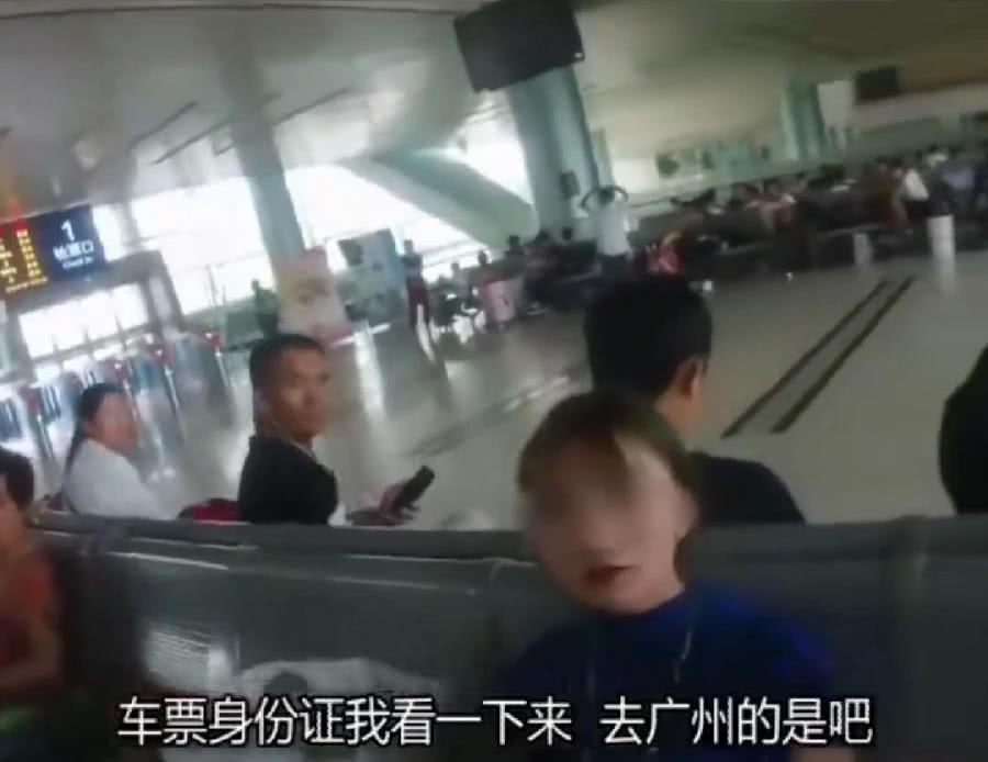 警察:快把我备注成你儿子警察，快把我备注成你儿子，背后的故事与深意