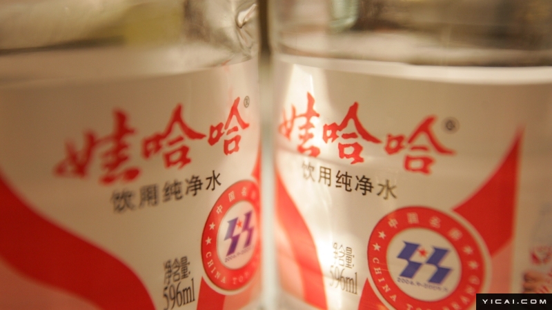 娃哈哈砍掉年销300万以下经销商娃哈哈集团是一家知名的饮料企业，在市场上拥有广泛的销售渠道和合作伙伴。关于娃哈哈砍掉年销300万以下经销商的消息，这可能涉及到企业的销售策略和渠道调整。