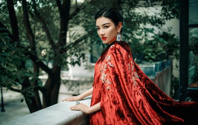 黄奕女儿被抵制出道黄奕女儿遭抵制出道背后的真相与思考