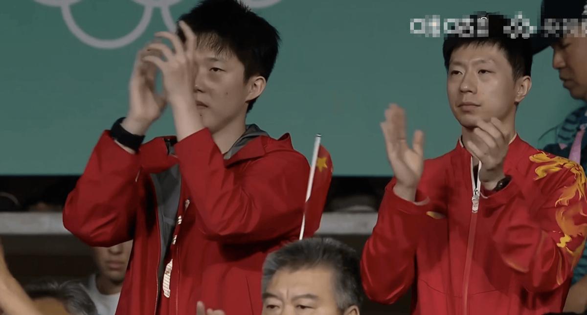 张本智和先与王皓握手再脱衣庆祝