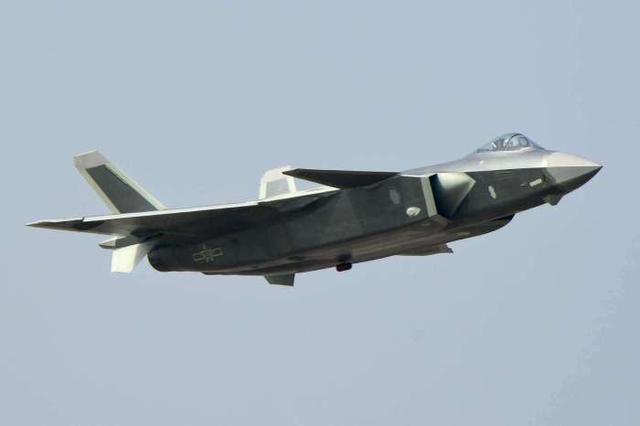解码我军新锐装备:东风-17、歼-20S东风-17和歼-20S是我国先进的武器装备，对于保卫国家安全和维护国家利益具有重要意义。以下是这两款装备的基本信息