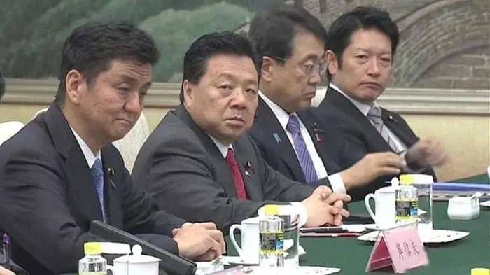 日本防相10年来首访韩释放何信号日本防相十年来首次访问韩国，这一举动释放出了多个信号。首先，这一行动表明日韩两国在加强安全合作方面取得了进展，双方正在加强军事领域的沟通和协调。其次，这也反映出国际社会对于朝鲜半岛地区的关注度不断提升，各国都在寻求加强合作和稳定局势的方式。此外，此次访问还传递出日本和韩国之间愿意共同应对地区安全挑战的信号，双方将加强合作以应对共同面临的挑战。