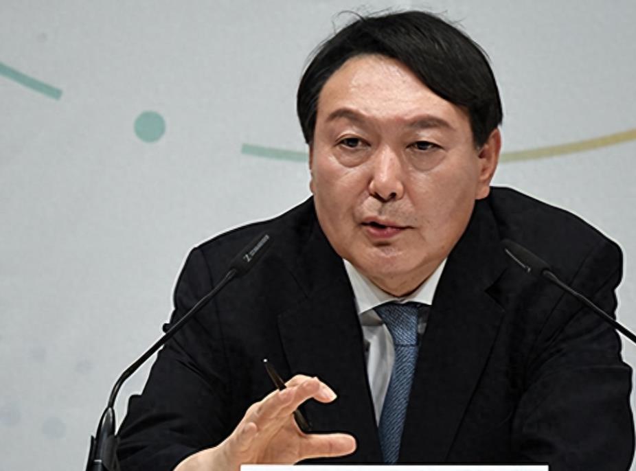 李在明再批韩国反华集会韩国首尔近期爆发的反华集会活动引起了广泛关注。针对这一情况，韩国总统尹锡进的发言人李在明再次批评了这些反华集会活动。他强调，韩国政府应该致力于促进国家间的友好交流和合作，而不是鼓励歧视和仇恨。同时，他也呼吁韩国民众保持冷静和理性，不要受到极端言论和情绪的影响。