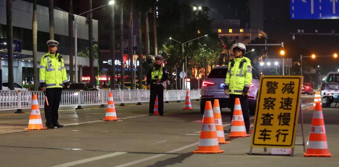 一场雷暴 400多人挤爆医院急诊科一场雷暴引发紧急医疗危机，400多人挤爆医院急诊科